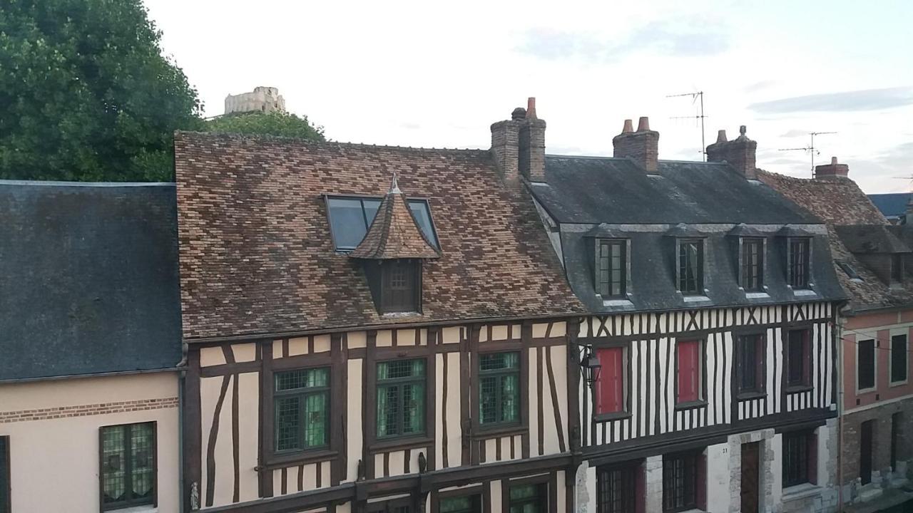 Le Charme Du Chateau Daire Les Andelys Dış mekan fotoğraf